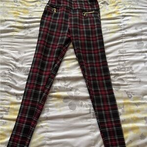 Plaid thicker leggings with decorative Zipper Pockets.  Bum pockets